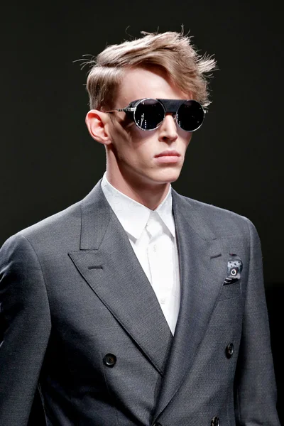 Look 12